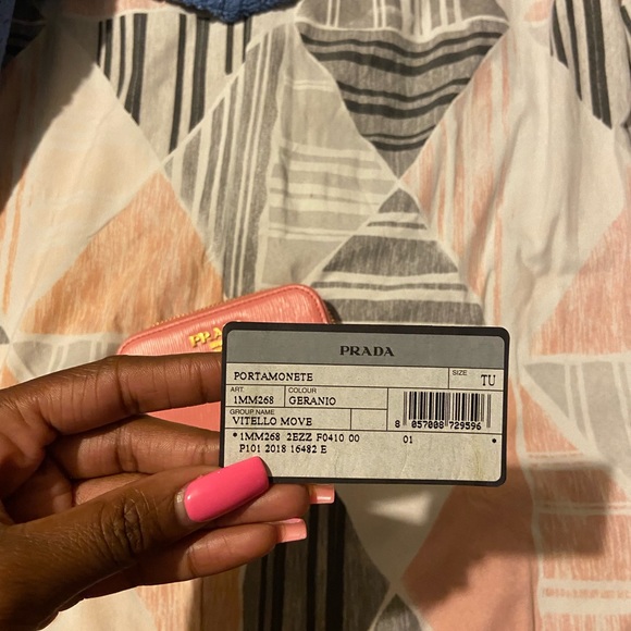 Prada Wallet - Picture 4 of 6